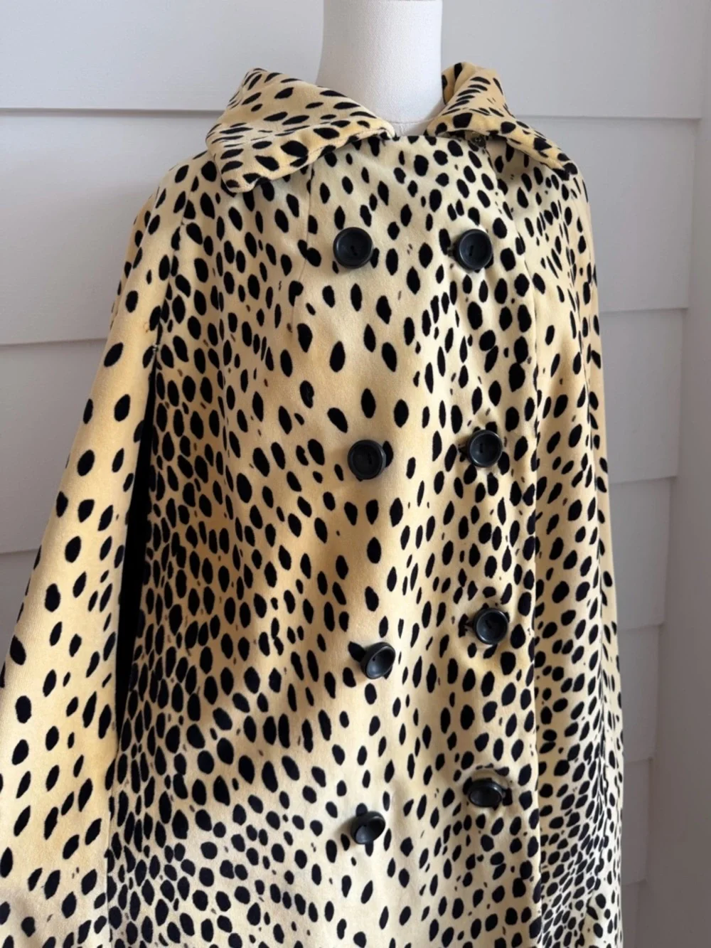 Vintage Cheetah Print Cape Travelcoats by Naman Leopard Print Glam - Picture 3 of 10